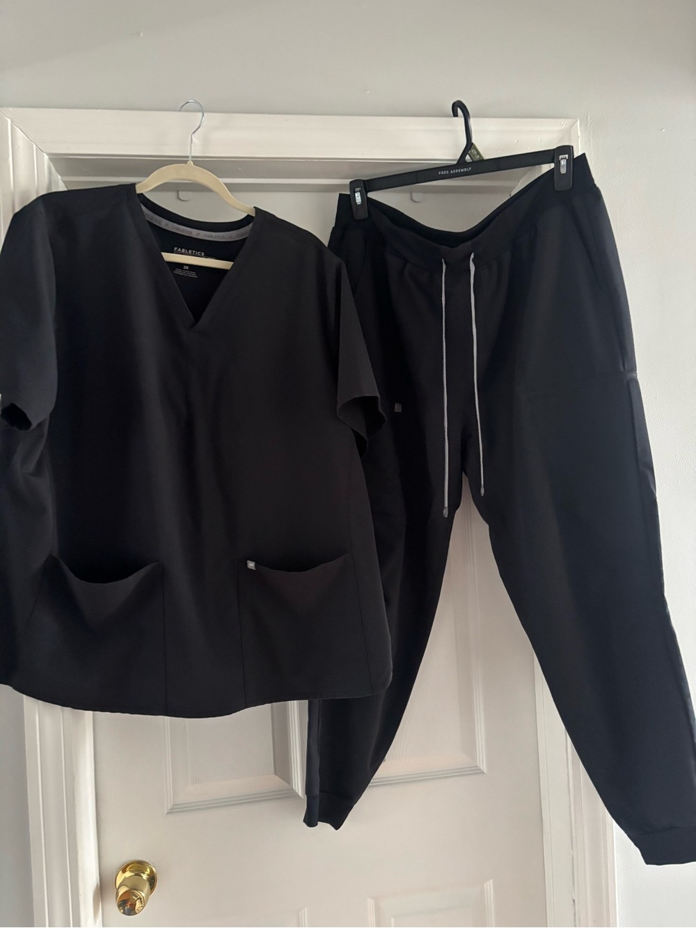 Fabletics Set of 2x Scrubs Two Pocket Shirt and Black Drawstring Track Joggers